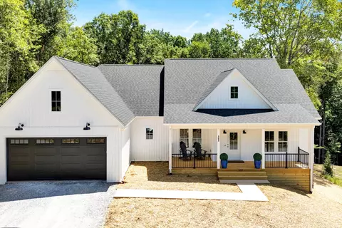 102 Twin Cove Trl, Moneta, VA 24121