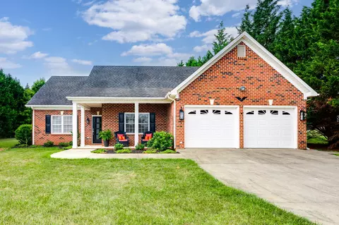 1051 Pond View Cir, Forest, VA 24551
