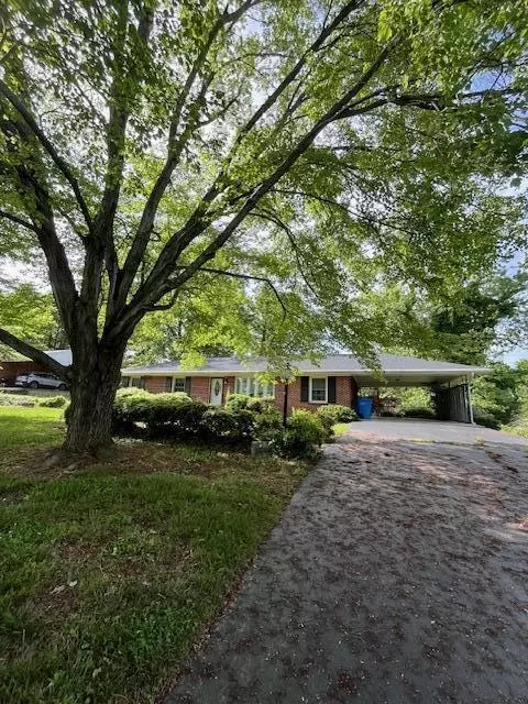 3827 Chesterton St SW, Roanoke, VA 24018