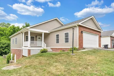 2808 Green Ridge Rd, Roanoke, VA 24019