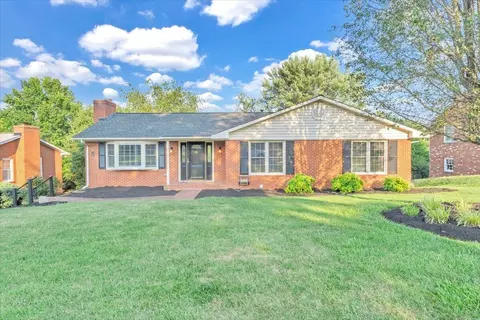 942 Starmount Ave, Roanoke, VA 24019