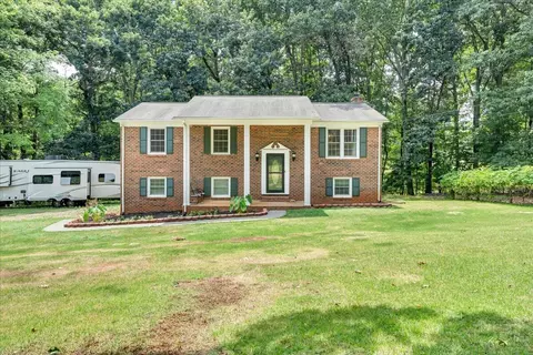 170 Oakdale Dr, Boones Mill, VA 24065