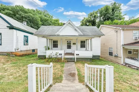 712 Harrison Ave NW, Roanoke, VA 24016