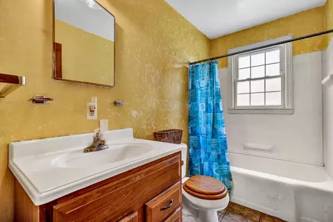 Bath - 3734 Bear Rd SE, Roanoke, VA 24014 photo 1 of 1