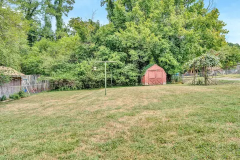 Exterior - 3734 Bear Rd SE, Roanoke, VA 24014 photo 2 of 4