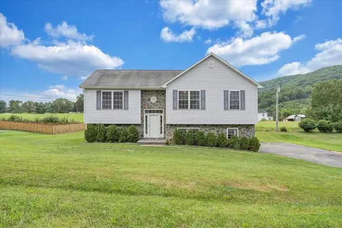 111 Greenwich Ln, Daleville, VA 24083