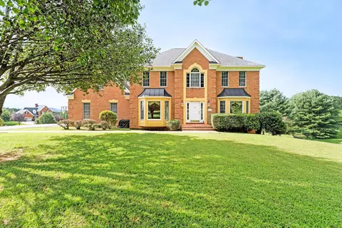 665 Plantation Dr, Fincastle, VA 24090