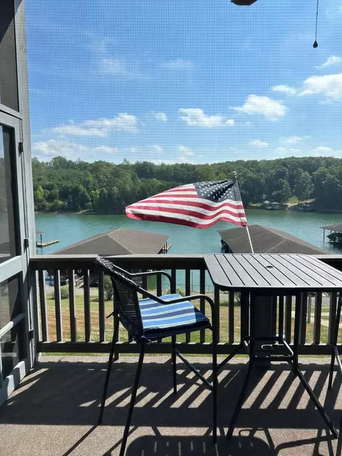 1055 Mariners Way #18, Huddleston, VA 24104