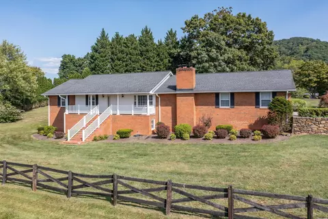 1374 Highland Acres Rd, Vinton, VA 24179