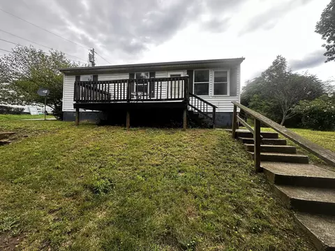442 W King St, Bedford, VA 24523
