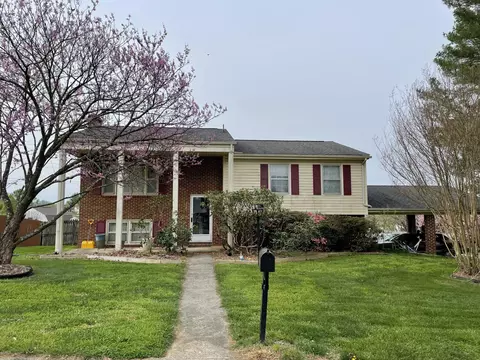1504 Muse Dr, Vinton, VA 24179