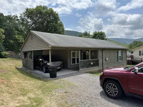 1310 Mcallister Dr, Covington, VA 24426