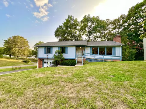 1009 Claytor Pl, Clifton Forge, VA 24422