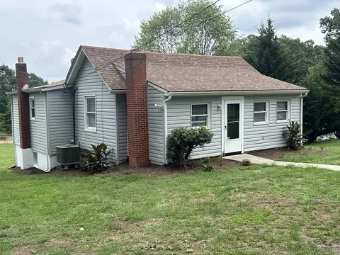 4706 Yellow Mountain Rd, Roanoke, VA 24014