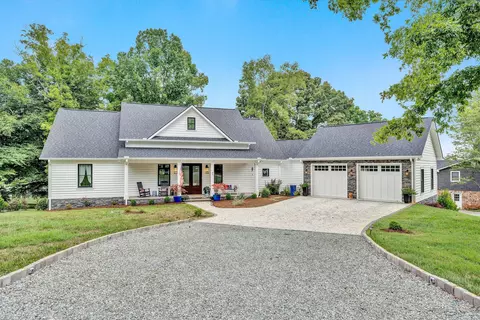 93 Twin Coves Dr, Moneta, VA 24121