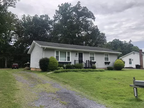 1111 Cherokee Trl, Covington, VA 24426