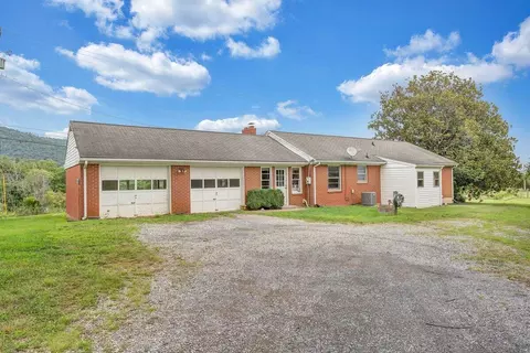 1042 Nester Rd, Thaxton, VA 24174