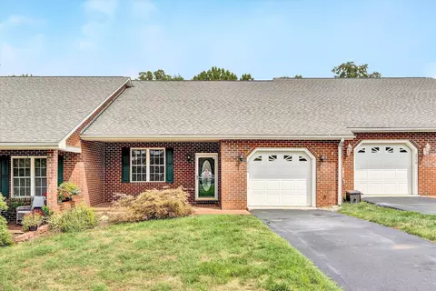 2706 Feather Garden Cir, Vinton, VA 24179