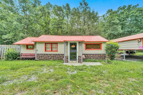 4054 Peaceful Valley Rd, New Castle, VA 24127