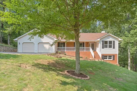 1035 Lakeridge Cir, Troutville, VA 24175