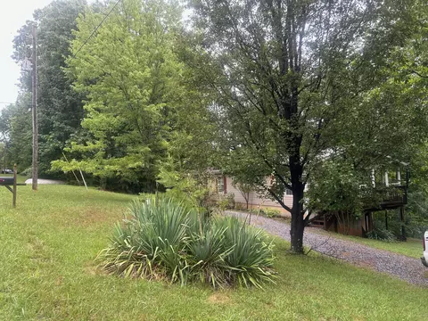 136 Thunder Ridge Rd, Huddleston, VA 24104
