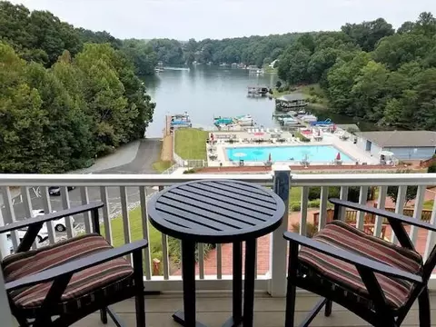 1085 Bluewater Dr #116, Moneta, VA 24121