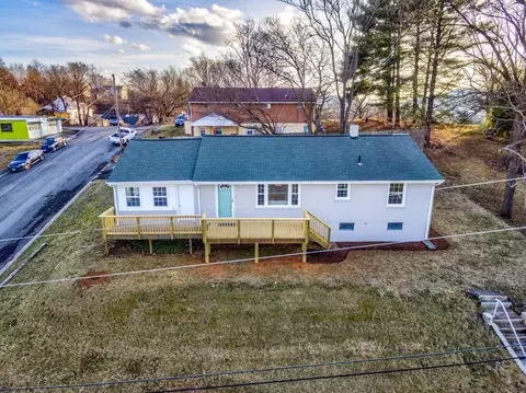137 Crestview Ave, Vinton, VA 24179