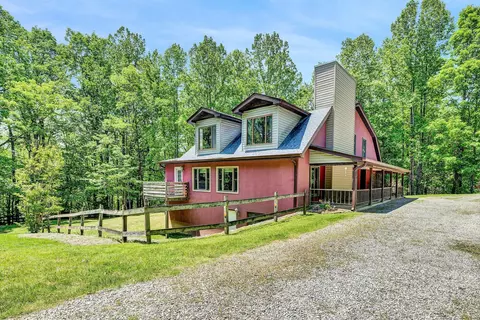 6756 Stoney Point Rd, Roanoke, VA 24018