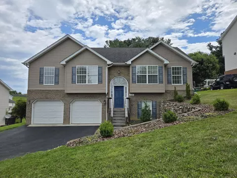440 Windsor Dr, Christiansburg, VA 24073