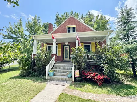 3722 Salem Tpke NW, Roanoke, VA 24017