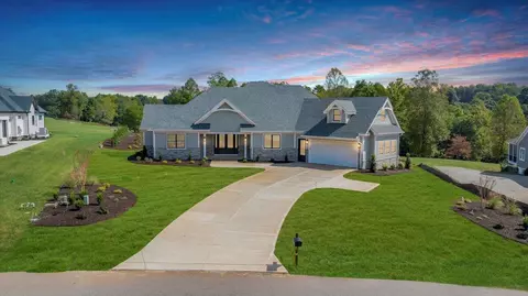 1042 Golf View Ct, Huddleston, VA 24104