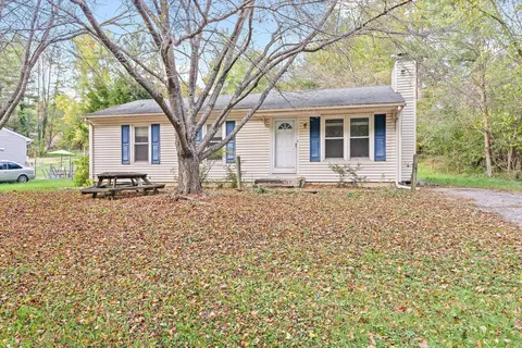 8205 Wood Haven Rd, Roanoke, VA 24019