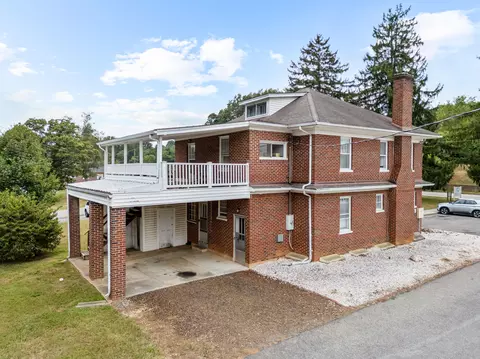Exterior - 815 E Main St, Floyd, VA 24091 photo 13 of 16