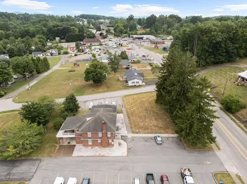 View/Area - 815 E Main St, Floyd, VA 24091 photo 3 of 6