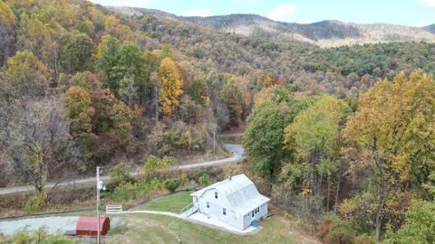8708 Martins Creek Rd, Roanoke, VA 24018