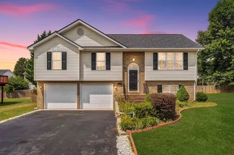 912 Slusser Ln, Roanoke, VA 24019