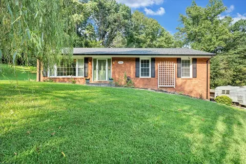 752 Dawnridge Ln, Troutville, VA 24175