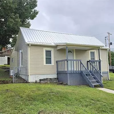 450 Wades Ln, Christiansburg, VA 24073