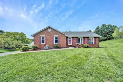 469 Edgemont Cir, Vinton, VA 24179