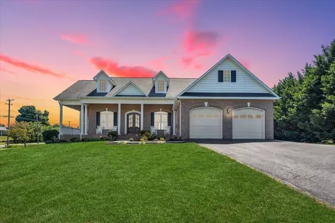29 Sowder Farm Rd, Troutville, VA 24175