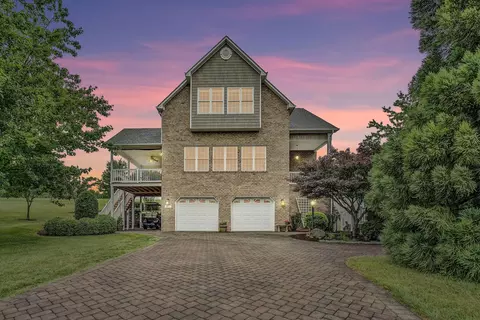 465 Lands End Cir, Union Hall, VA 24176