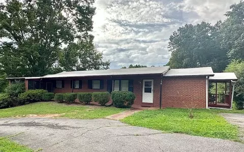 150 Parkway Dr, Martinsville, VA 24112