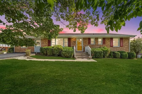 34 Sunnydale Ct, Troutville, VA 24175