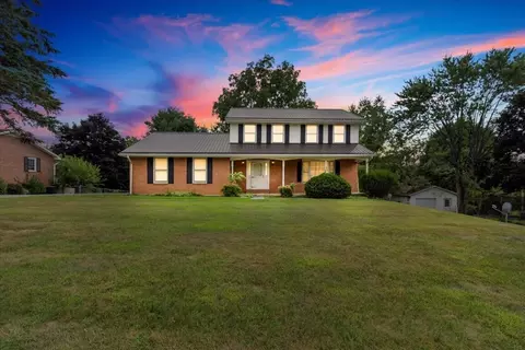 1314 Hopkins Dr, Pulaski, VA 24301
