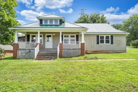 1022 Pearsall Dr, Bedford, VA 24523