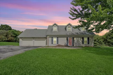 7981 Forest Edge Dr, Roanoke, VA 24018