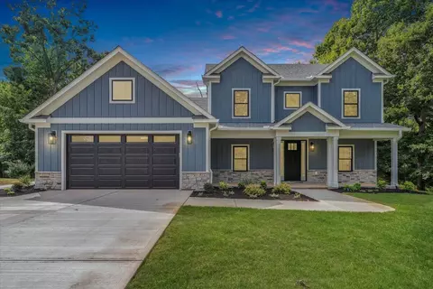 1075 Marie Dr, Huddleston, VA 24104
