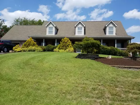 5105 Plantation Grove Ln, Roanoke, VA 24012