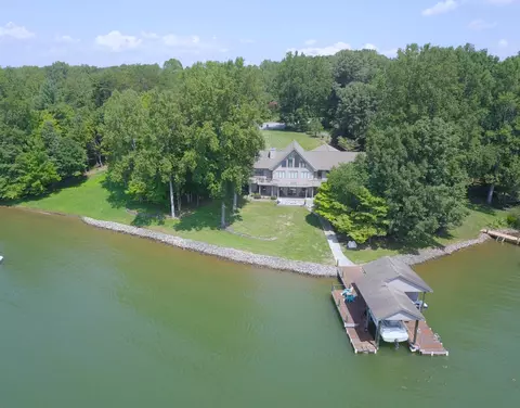 45 Halls Ln, Moneta, VA 24121