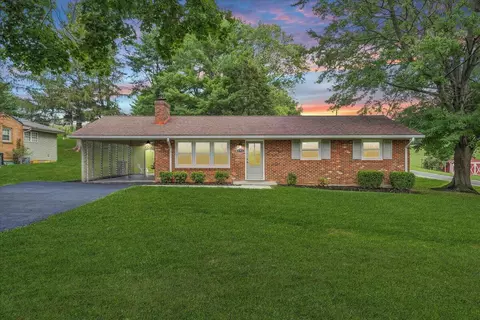 192 Maple Ave, Troutville, VA 24175